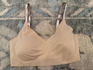 True & Co V Neck Bra Nude Beige Wireless Women's Sz M~All Day Comfort~NEW